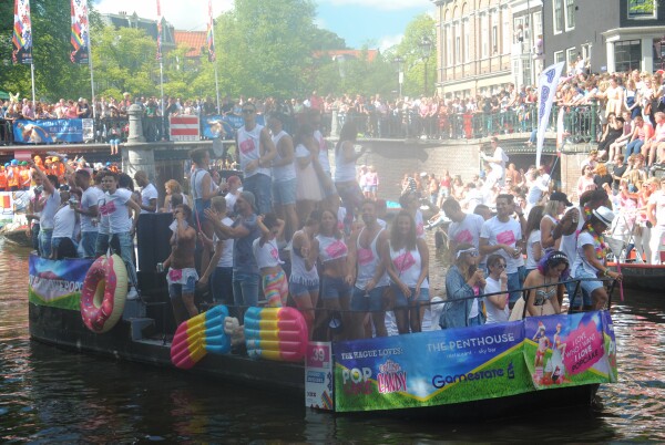 Popcake Haags tintje op Amsterdam Gay Pride